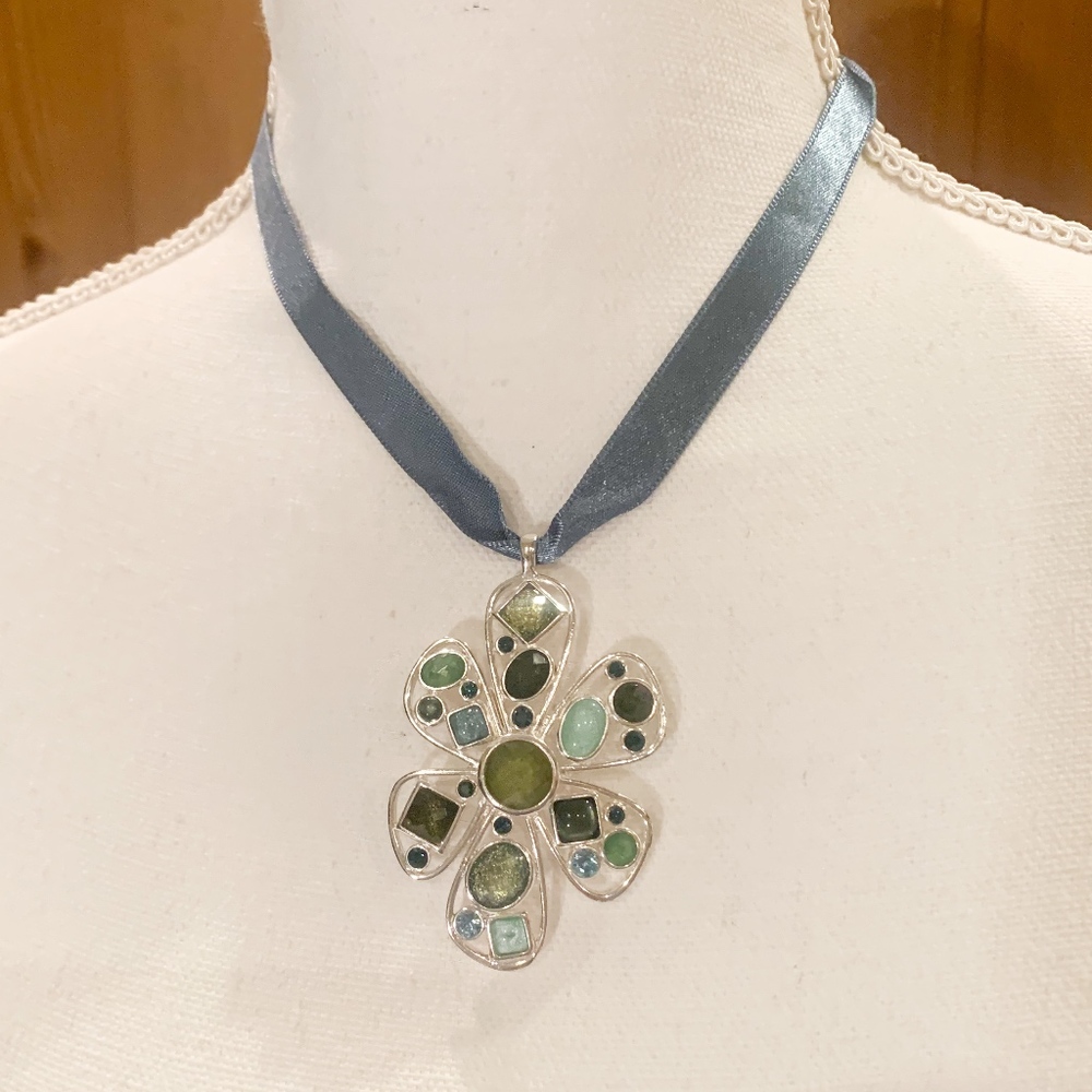 Blue/Green & silver tone flower necklace 17"